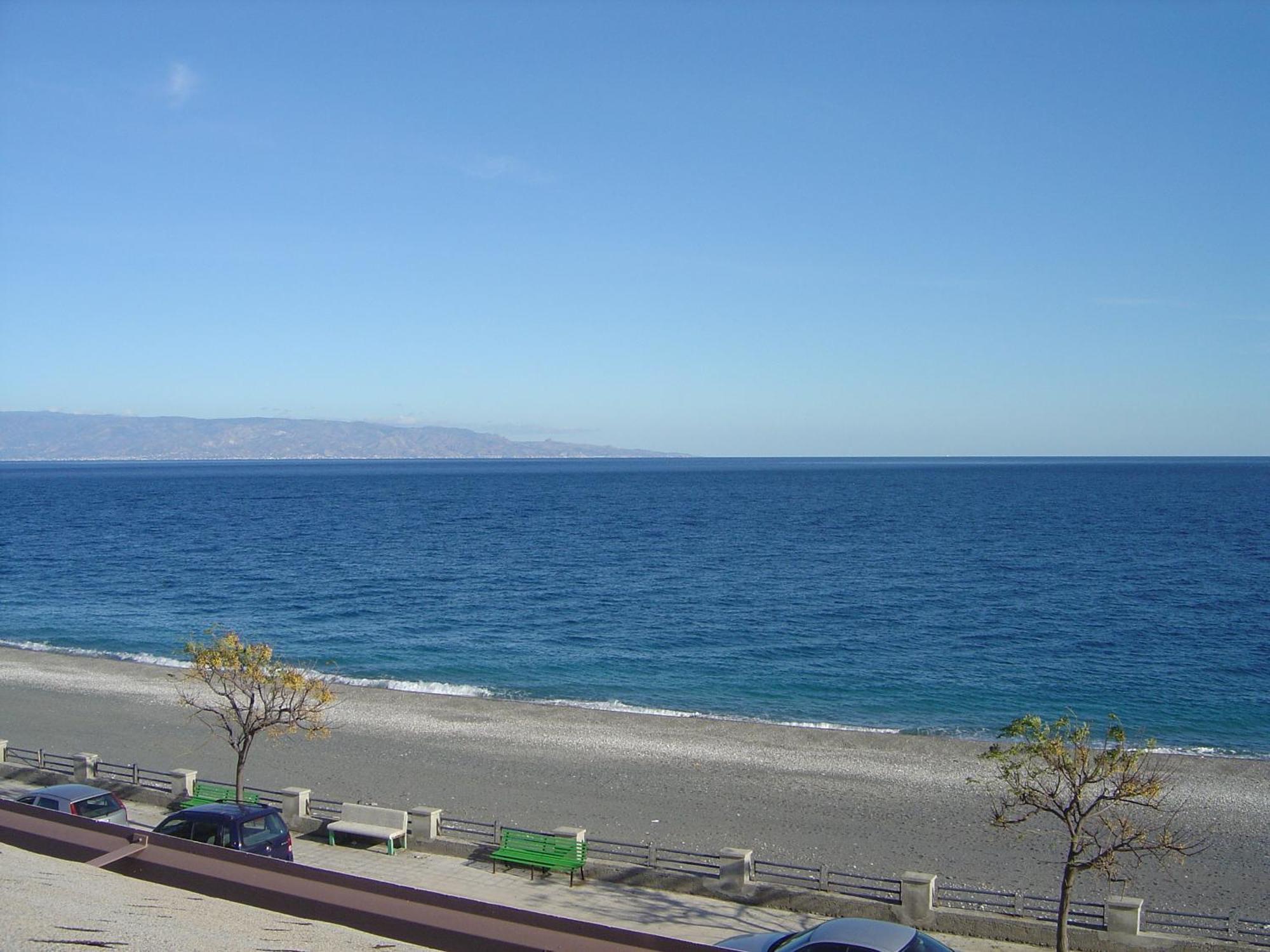Mirone Apartment Fronte Mare Beachfront House Roccalumera Pokoj fotografie